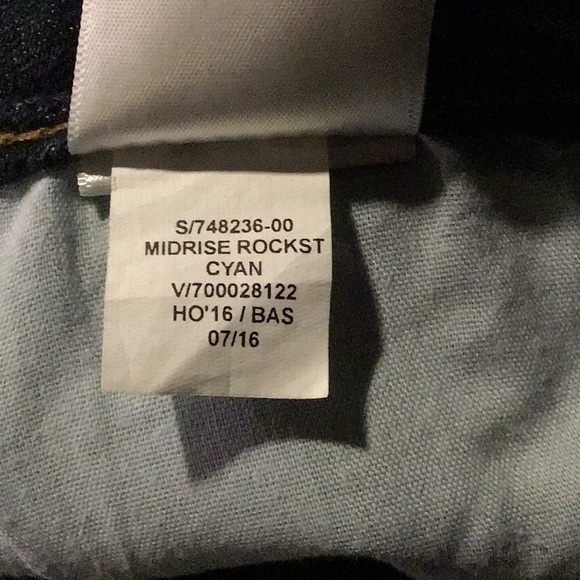 sac961👖Old Navy Mid Rise Rockstar Size 14 w/29” Inseam  Demin Jeans - Picture 6 of 8